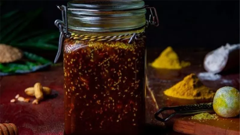 فوائد تناول الحلبة مع العسل الأسود قبل النوم لجسمك