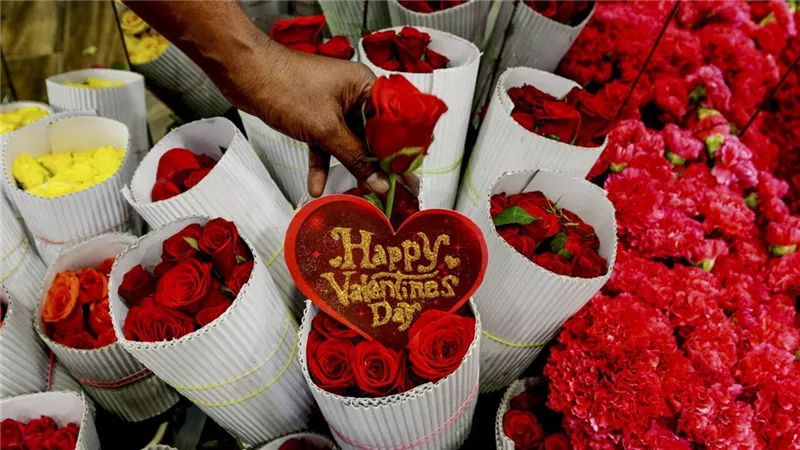 موعد عيد الحب العالمي للعام الحالي 2025.. رسائل مميزة 