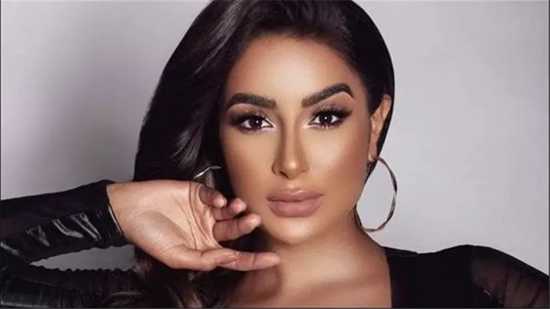 جوري بكر تشعل منصات التواصل بتصريحاتها الجريئة بعد تريند العمرة والأفاعي السامة