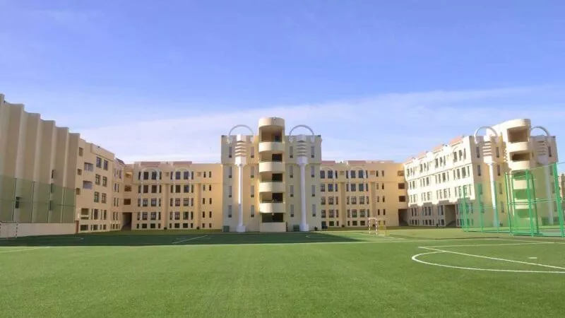 مشاجرة طالبات بمدرسة دولية في التجمع الخامس.. والتعليم تعلق