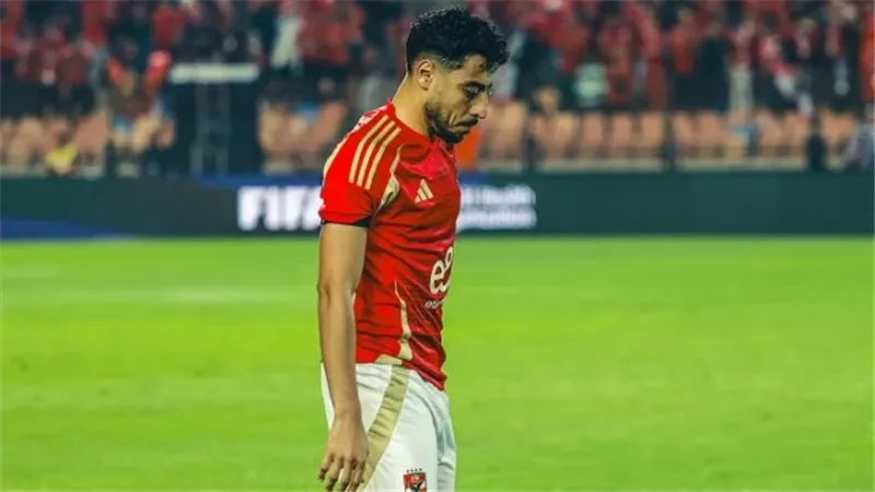 من الباب الخلفي للرحيل.. الأهلي يتخذ خطوات حاسمة بشأن أكرم توفيق