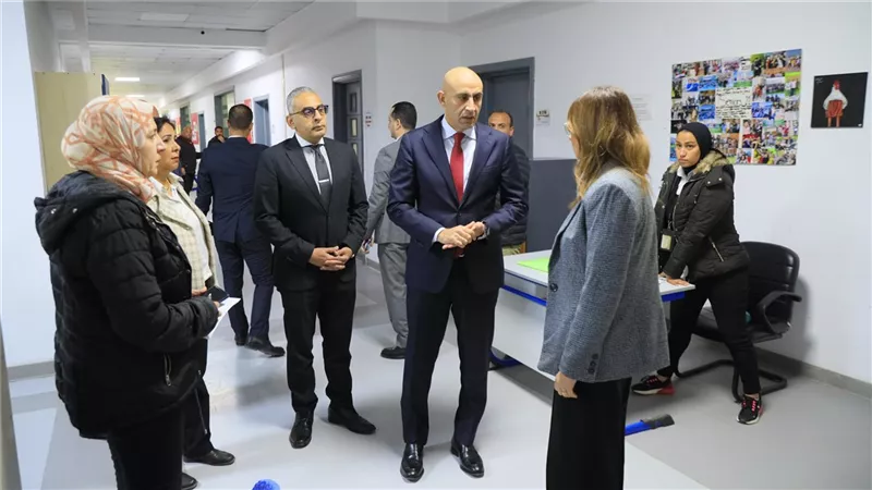وزير التربية والتعليم في زيارة مفاجئة لمدرسة كابيتال الدولية بعد واقعة التعدي على طالبة