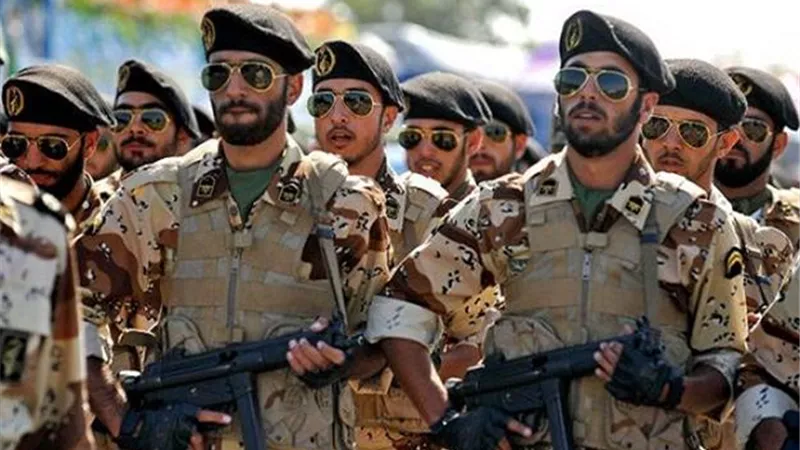 الجيش الإيراني يبدأ مناورات عسكرية قرب الحدود العراقية.. ما القصة؟