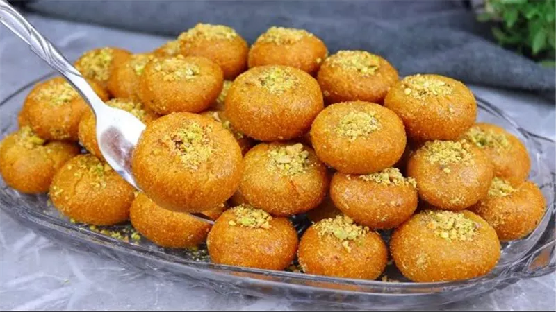 كرات البسبوسة.. خطوات تحضير حلويات شهية ومميزة بسهولة وسرعة 