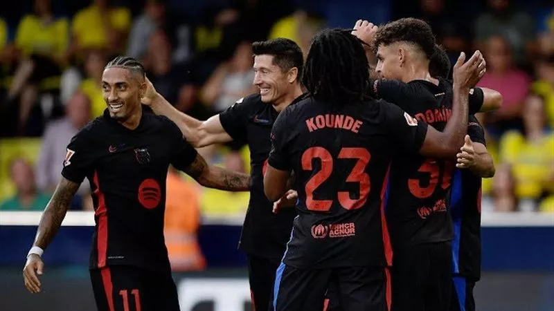 بث مباشر مباراة برشلونة ضد بنفيكا في دوري أبطال أوروبا (5-4)