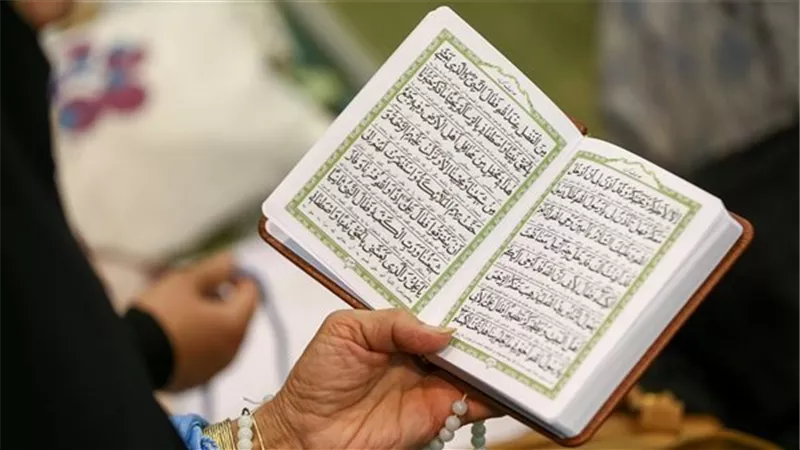حكم أمين الفتوى بدار الإفتاء المصرية على قراءة القرآن بدون وضوء 