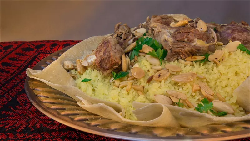 رمضان 2025.. خطوة بخطوة لتحضير المنسف الأردني بنكهة عربية