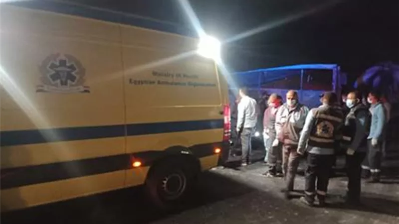 بالأسماء.. وفيات ومصابين في انقلاب ميكروباص بـ حادث الداخلة