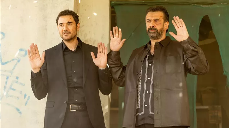 كواليس فيلم The Seven Dogs الذي يجمع كريم عبد العزيز وأحمد عز