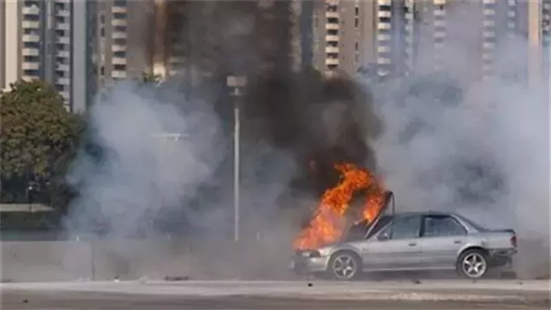 انتداب المعمل الجنائي لمعاينة حريق سيارة شقيق عمرو دياب