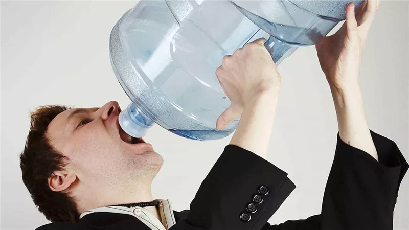 شرب الماء.. لماذا يجب شرب كميات كبيرة من الماء مع تناول البروتين؟