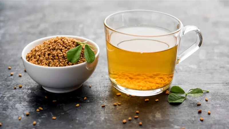 ابدأ يومك بقوة.. 7 فوائد مذهلة لشرب ماء بذور الحلبة صباحًا