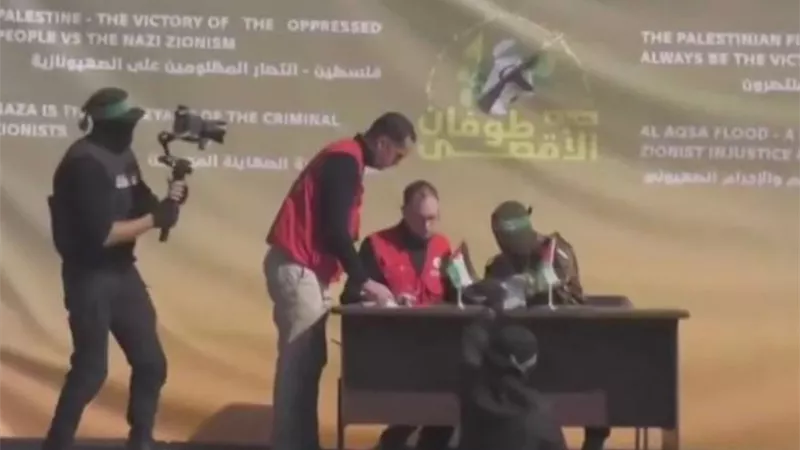 القصة الكاملة لـ المحتجزات الإسرائيليات الأربعة في غزة بعد الإفراج عنهم اليوم