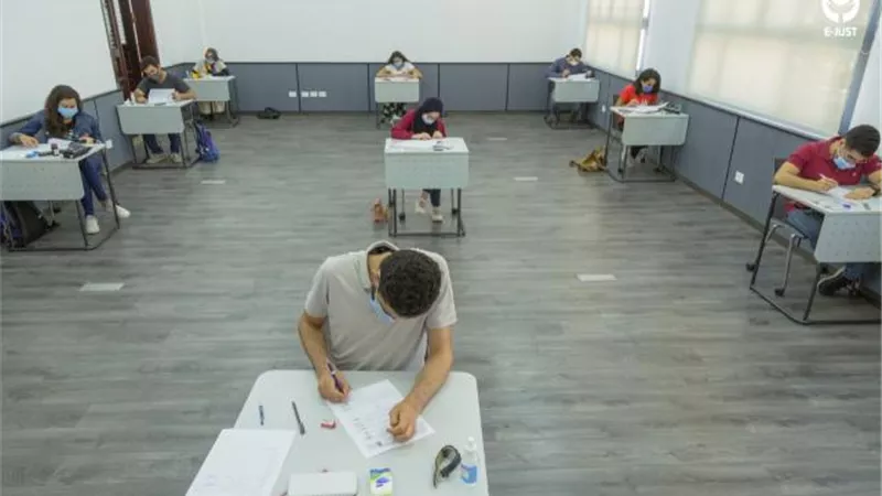 بالصور .. الجامعة المصرية اليابانية تبدأ امتحانات نهاية العام بإجراءات احترازية مشددة