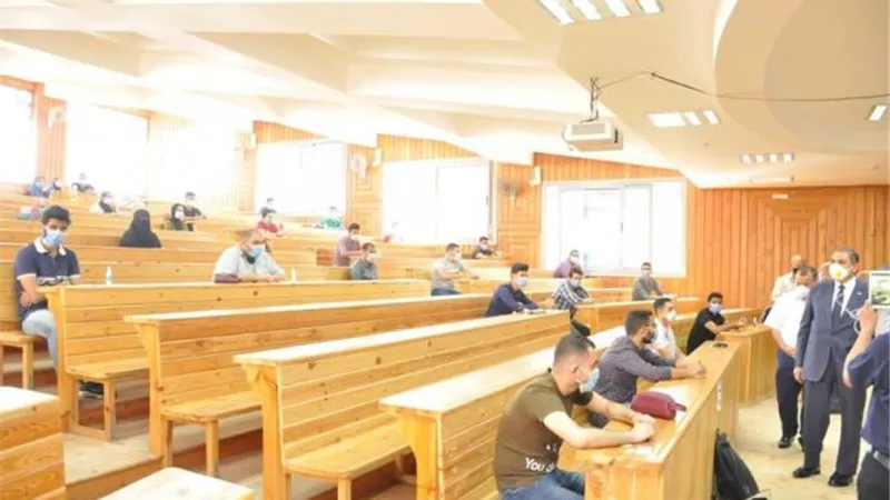 بالصور .. ”التعليم العالي” تعلن تفاصيل اليوم الأول لامتحانات الفرق النهائية بالجامعات
