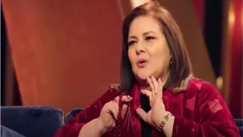 سر السبحة الحمراء فى حياة دلال عبد العزيز وعلاقتها بـ يحيي الفخرانى