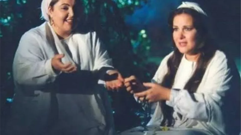 النجمة الطيبة.. مها أحمد تكشف سبب غيابها عن جنازة دلال عبد العزيز
