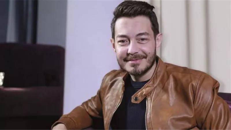 أول تعليق من أحمد زاهر على اتهامه بضرب أحد المصورين في جنازة دلال عبد العزيز