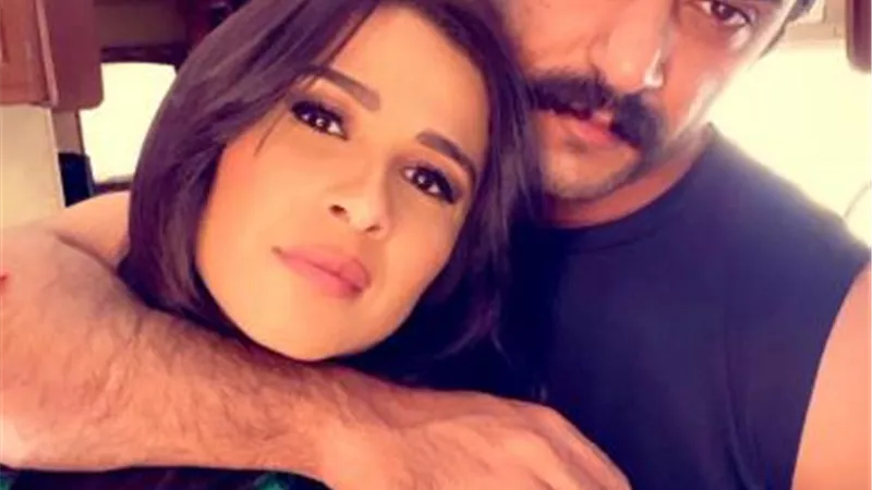 أحمد العوضي يعلن  نيته مقضاة المتسبب في تدهور حالة زوجته ياسمين عبد العزيز.. اعرف الحكاية