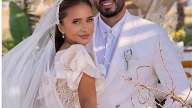 داليا البحيرى تهنئ نيللى كريم بعقد قرانها