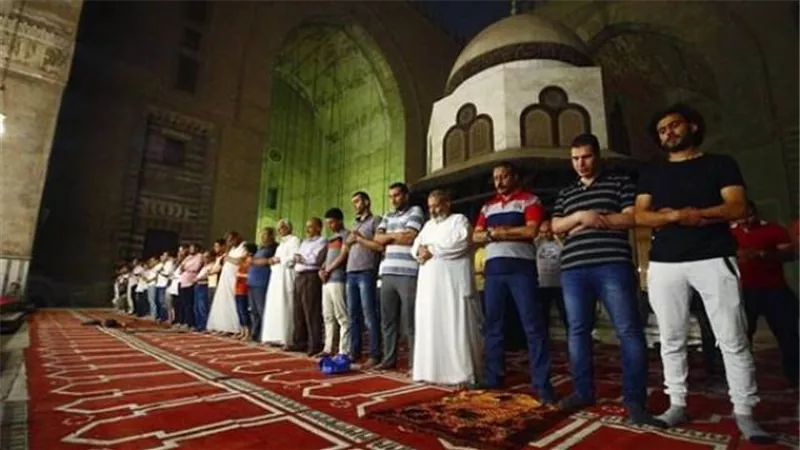 إذا كنت تعاني من العطس أثناء الصلاة .. هذا ما عليك فعله