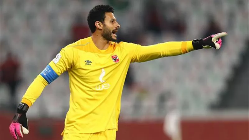 عاجل.. الخطيب يوافق علي رحيل محمد الشناوي
