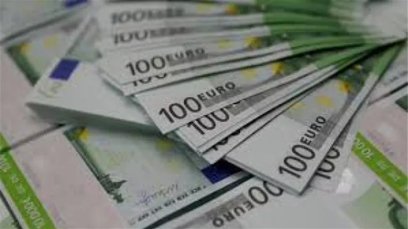 إستقرار أسعار العملات بالبنوك اليوم الاثنين
