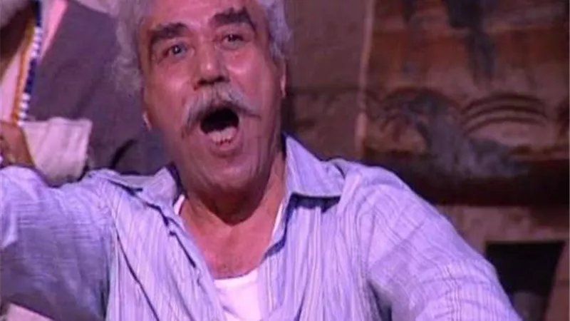 فقد بصره بسبب استحمامه بالبنزين.. رفض ارتداء باروكة وتخلى عن شعره من أجل شخصية ”هامان”.. حكايات فؤاد أحمد