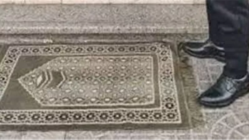 حكم الصلاة بالحذاء.. الإفتاء توضح الشروط والضوابط الشرعية