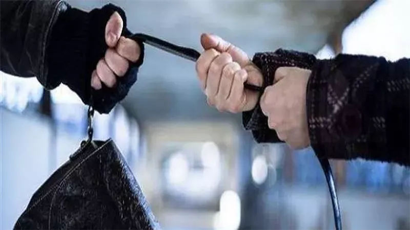 كشف حقيقة اختلاق حادثة سرقة بالنزهة لإخفاء الأموال.. تفاصيل