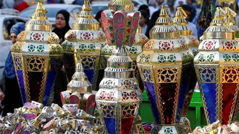 استعدادات رمضان تكتمل بالزينة.. تعرف على أسعار فوانيس رمضان 2025 