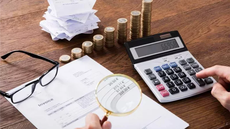 حكم التهرب من الضرائب بكتابة فواتير بسعر أقل.. المفتي يوضح