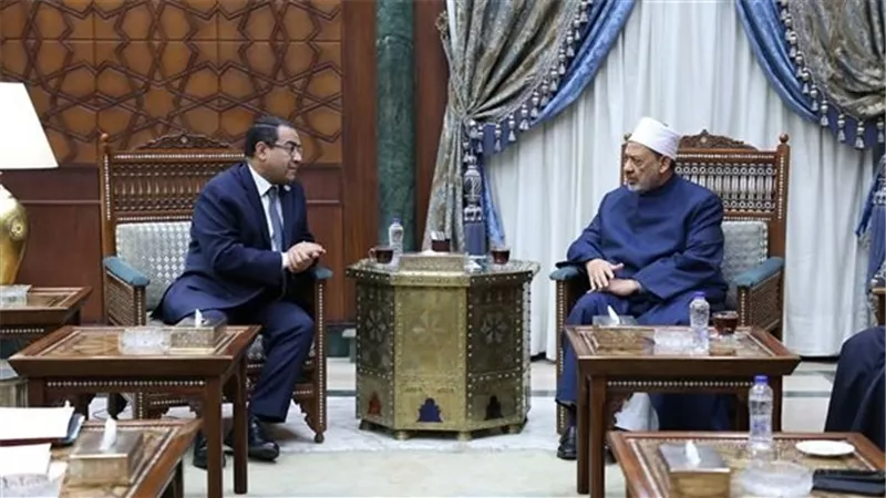 الرئيس السيسي يوافق على تعيين ٤٠ ألف معلم بالمعاهد الأزهرية