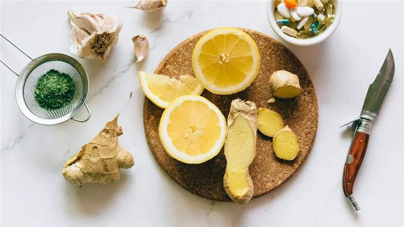 مشروب الزنجبيل والثوم لعلاج نزلات البرد.. فوائد مذهلة تعرف عليها