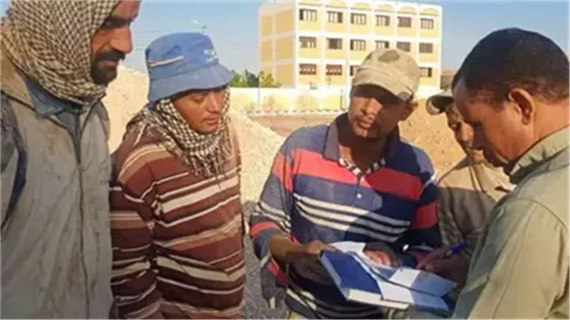 موعد صرف منحة رمضان لـ العمالة غير المنتظمة 2025.. طريقة الاستعلام والتسجيل