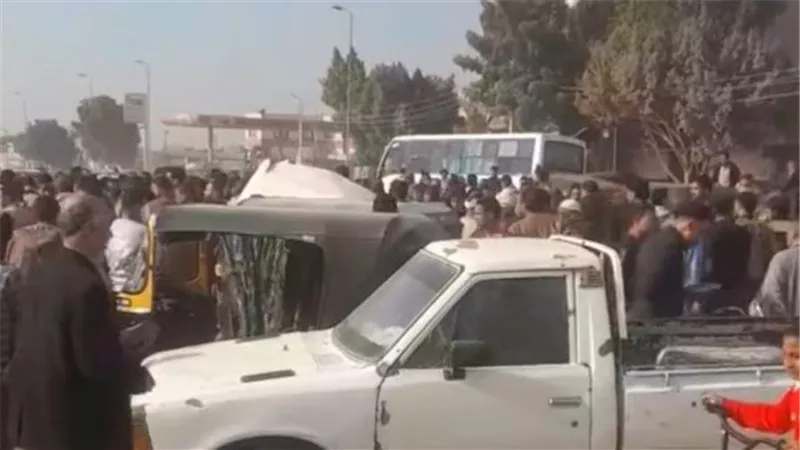 حادث تصادم مروع على طريق الأوتوستراد: مصرع أسرة كاملة بسبب سيارة نقل