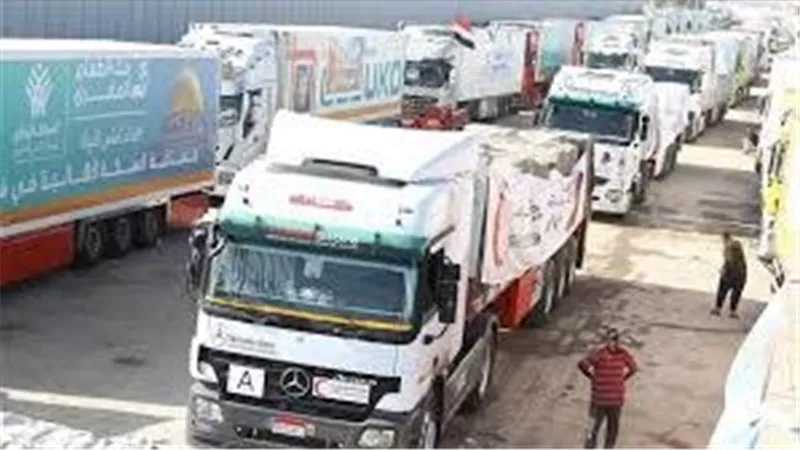 600 شاحنة مساعدات إنسانية تدخل قطاع غزة يوميًا بعد وقف إطلاق النار