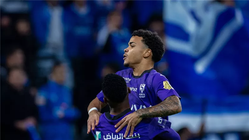الدوري السعودي.. الهلال يضرب الأخدود بثلاثية مثيرة في الشوط الأول