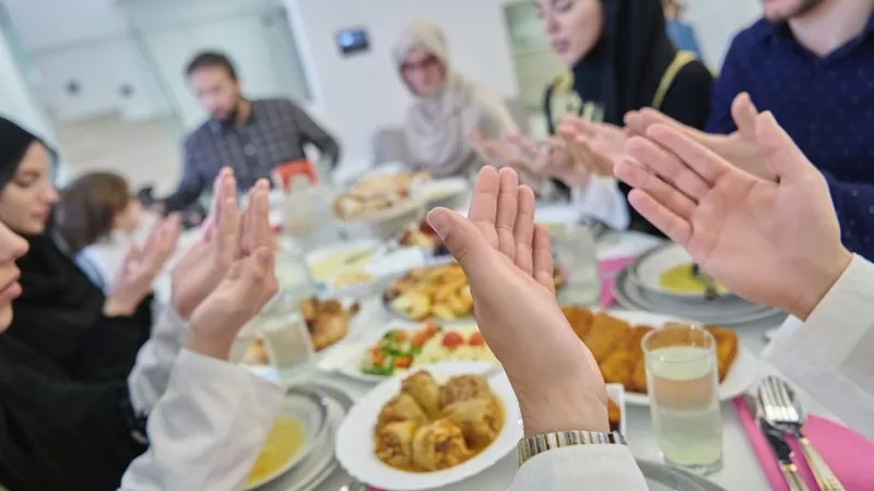 موعد أذان المغرب في ثالث يوم رمضان 2025.. متى يحين وقت الإفطار؟