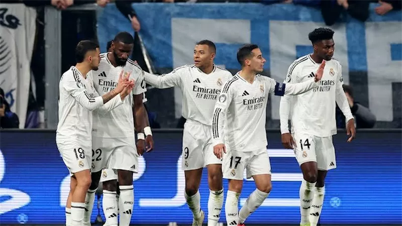 بالقوة الضاربة.. أنشيلوتي يعلن تشكيل ريال مدريد ضد إسبانيول في الدوري الإسباني