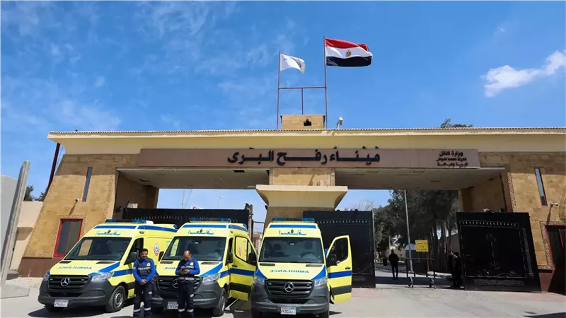 لاستقبال المصابين الفلسطينيين.. متابعة مستمرة من وزارة الصحة والهلال الأحمر