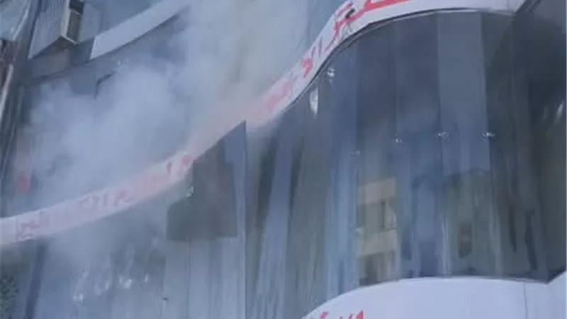 الحماية المدنية تسيطر على حريق شارع بورسعيد بالموسكي.. صور 