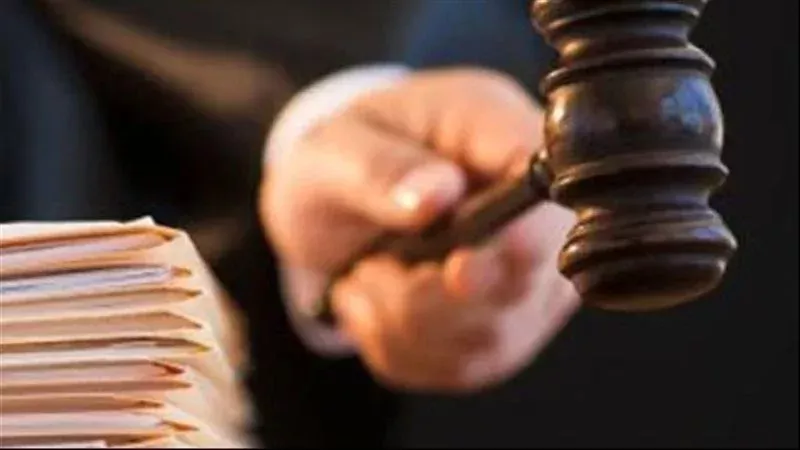 تأجيل محاكمة المتهمين بسرقة التابوت الذهبي للكاهن نجم عنخ إلى مايو المقبل