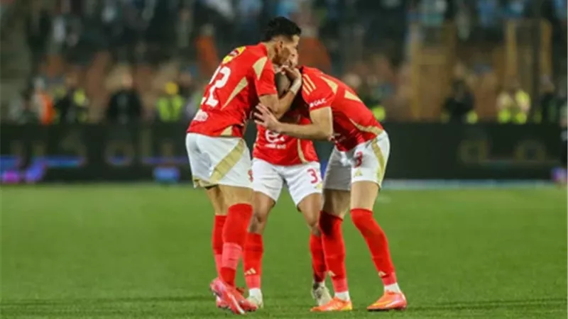 الأهلي يقهر بتروجت 2-1 وينتزع صدارة الدوري  