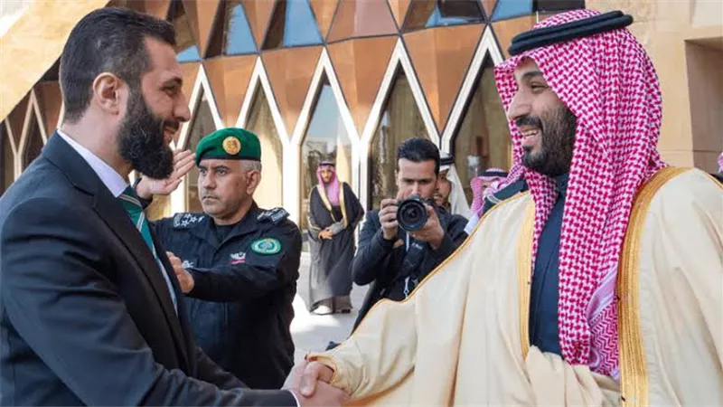 رغم الدعاية التركية لتلك الزيارة.. لماذا أختار الشرع السعودية بدلاً من تركيا