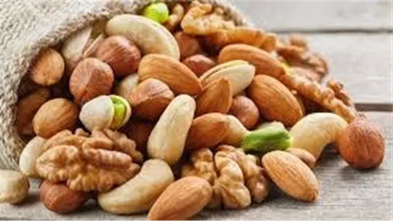 هل المكسرات آمنة للجميع؟ تعرف على المخاطر وطرق الوقاية