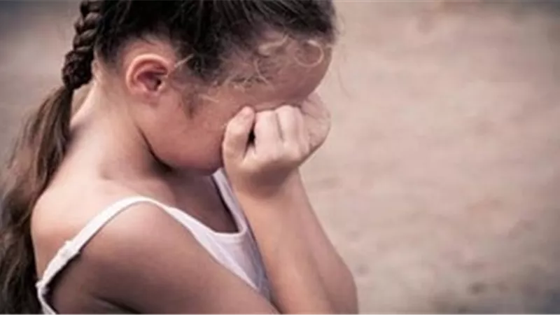 خلافات أسرية تتسبب في تعذيب الأم لـ الطفلة ريم.. كيف طاوعها قلبها؟