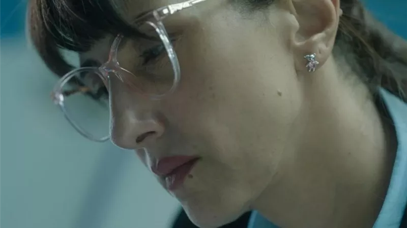 أحداث مشوقة في الحلقة الـ13 من مسلسل صفحة بيضا بطولة حنان مطاوع 