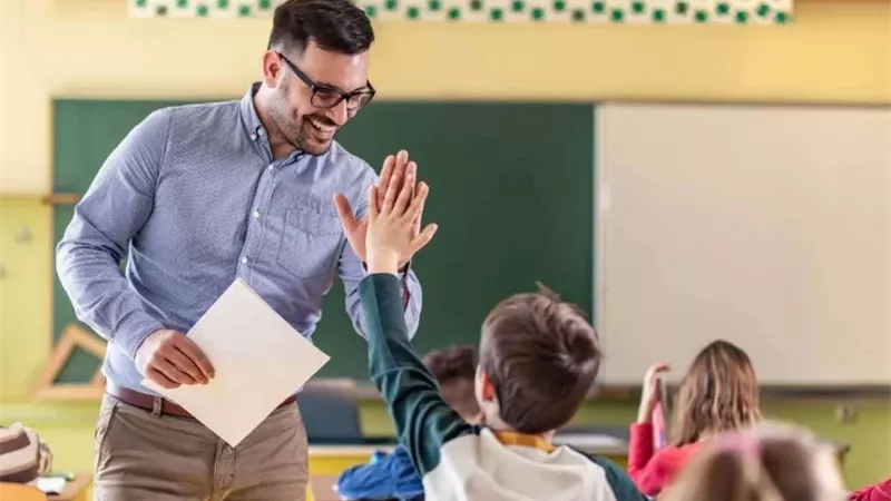 شروط وطريقة التقديم في وظيفة معلم مساعد مادة اللغة الإنجليزية 2025