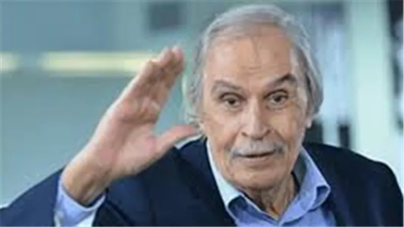 عزت العلايلي.. أزمة سياسية كادت أن تغير حياته وعاش تجربة صعبة بعد وفاة زوجته